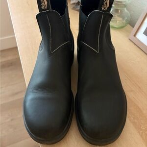 Woman’s size 10 Blundstone boots